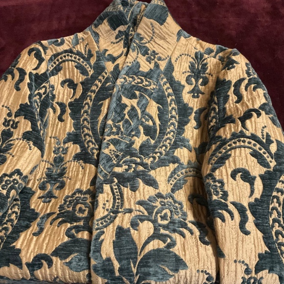 Italian Brocade Coat with matching Handbag - Picture 6 of 15
